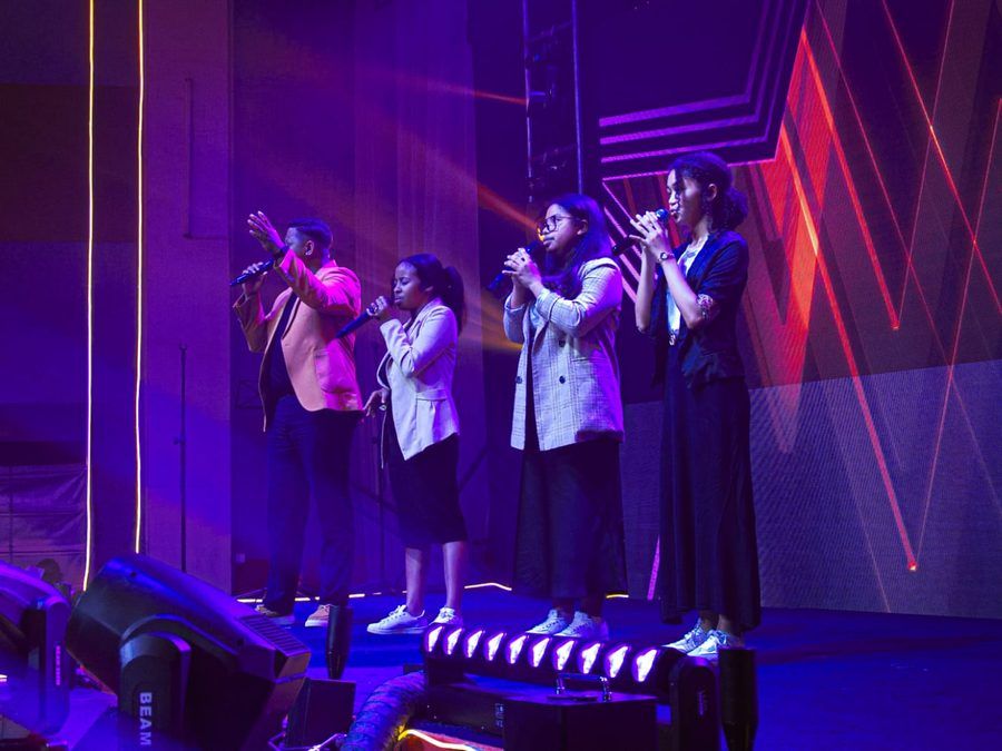 Blessing Revival sur un grand plateau scénique